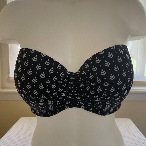 (2) Swimming suit tops for price of (1) - Picture 4 of 9